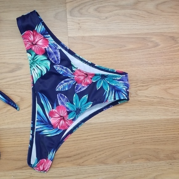 Shein Floral Bikini Top and Bottom Set Twist Top Padded Blue Womens Small - Picture 5 of 10